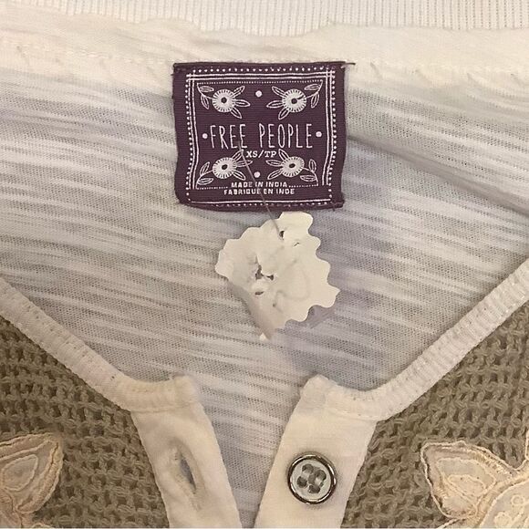 47- FREE PEOPLE CREAMY LACE EMBROIDERED ruffle BOHO BUTTON HENLEY SHIRT - Picture 3 of 5